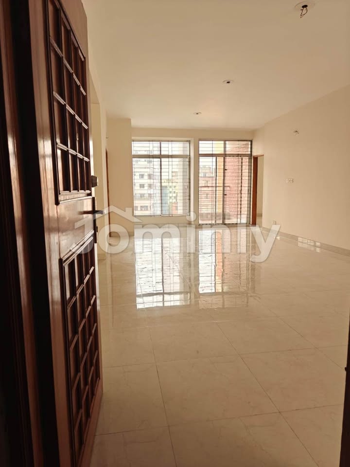 2400 SQFT Brand-New North-South Facing Luxury Flat for Sale | 5th Floor, North Baridhara | 5 Mins Walk from Evercare/United Hospital Emergency Zone | 3 Bed, 4 Bath, Servant Suite & 1 Parking - 2