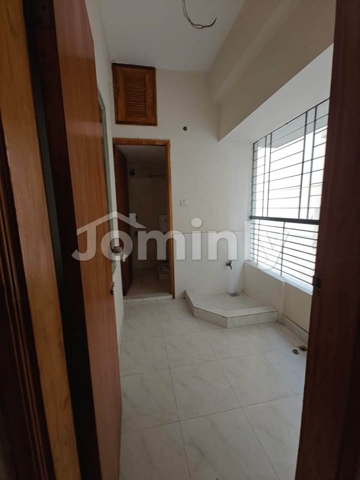 2400 SQFT Brand-New North-South Facing Luxury Flat for Sale | 5th Floor, North Baridhara | 5 Mins Walk from Evercare/United Hospital Emergency Zone | 3 Bed, 4 Bath, Servant Suite & 1 Parking - 3