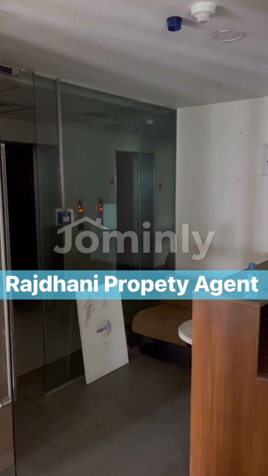 Premium Fully Furnished Luxury Commercial Office Space for Rent | Gulshan Avenue, Gulshan-1/2 | 4500 SQFT, Modern Workstations, Executive Cabins, Meeting Room & 3 Reserved Parking Spaces