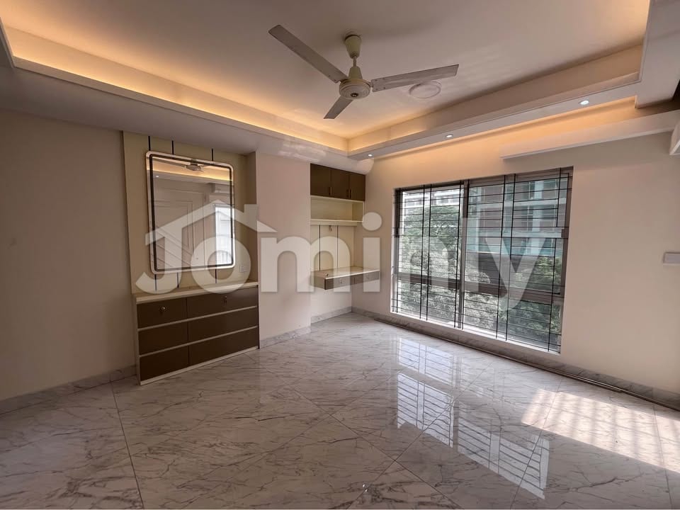 4200 SQFT Brand New Luxurious Interior Single Unit Apartment for Sale | North Banani | Level 5 | 4 Beds, 4 Baths, 4 Verandas & 2 Car Parkings - 2