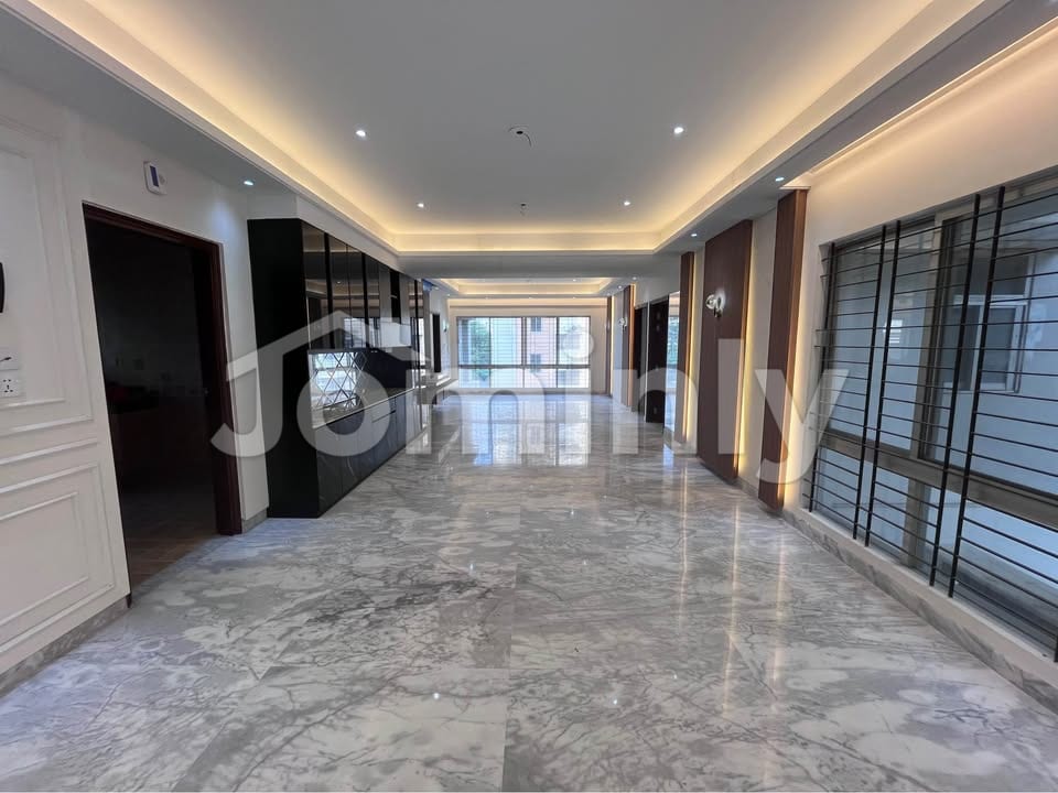 4200 SQFT Brand New Luxurious Interior Single Unit Apartment for Sale | North Banani | Level 5 | 4 Beds, 4 Baths, 4 Verandas & 2 Car Parkings - 5