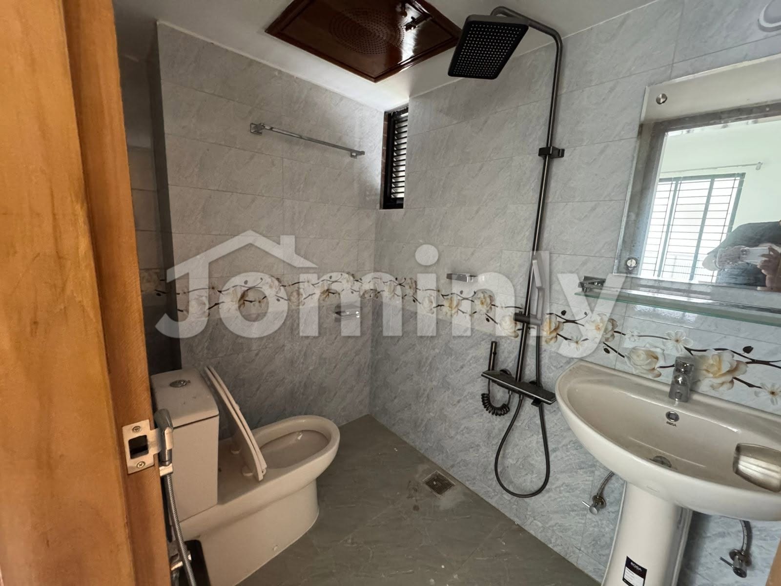2300 Sqft Premium South-Facing 4 BHK Apartment for Rent in Bashundhara R/A | 4th Floor | Mosque & Community Room Access | Lift, Generator & Parking - 3