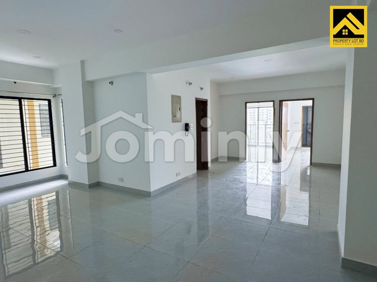 1900 Sqft South-Facing 4th Floor 3 BHK Apartment for Rent in Bashundhara R/A | 4 Bathrooms, 3 Balconies | Lift, Full Generator Backup & Parking - 2