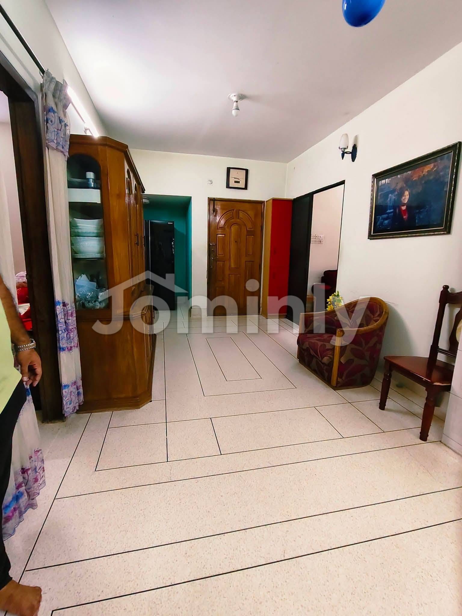 1650 SQFT Used Corner Apartment for Sale | Section 6, Mirpur | 4th Floor (10-Storied Building) | Building East-Facing Corner | 20 FT Road | 3 Beds, 3 Baths, 2 Balconies, Lift, Parking & Titas Gas - 3
