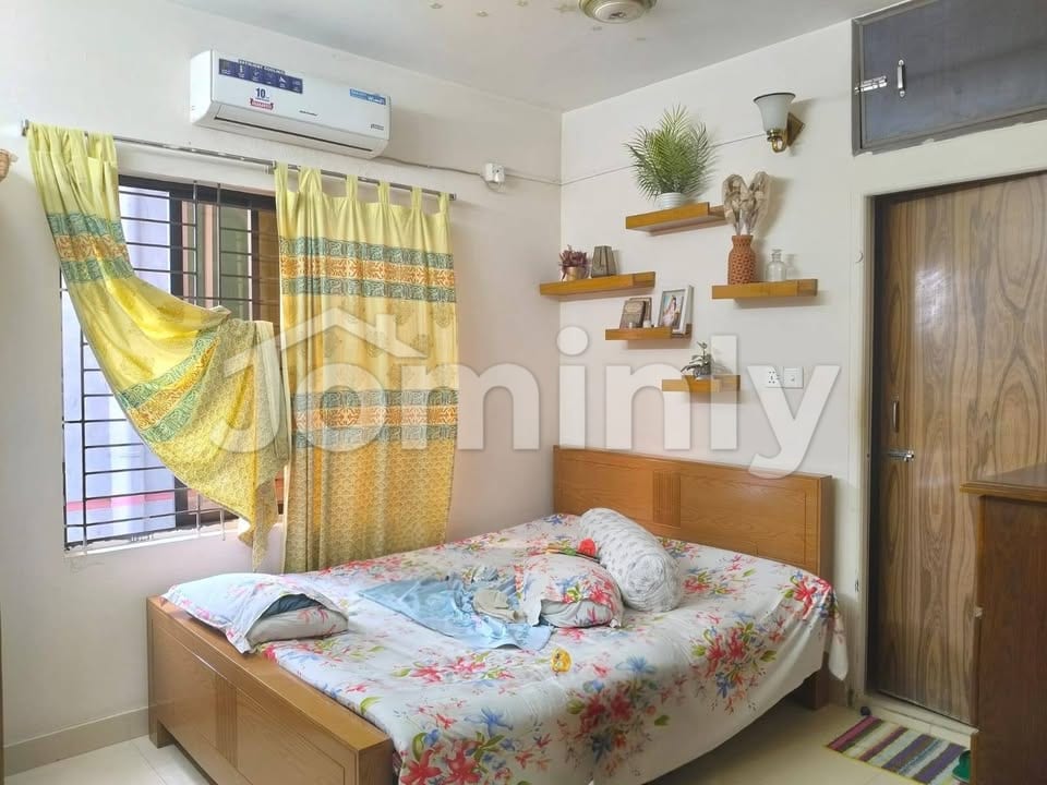 1250 SQFT South-Facing Used Ready Apartment for Sale | East Shewrapara, Mirpur | 3rd Floor (G+6 Building) | Facing South (Building North) | 3 Beds, 3 Baths, 2 Balconies & Car Parking Options - 4