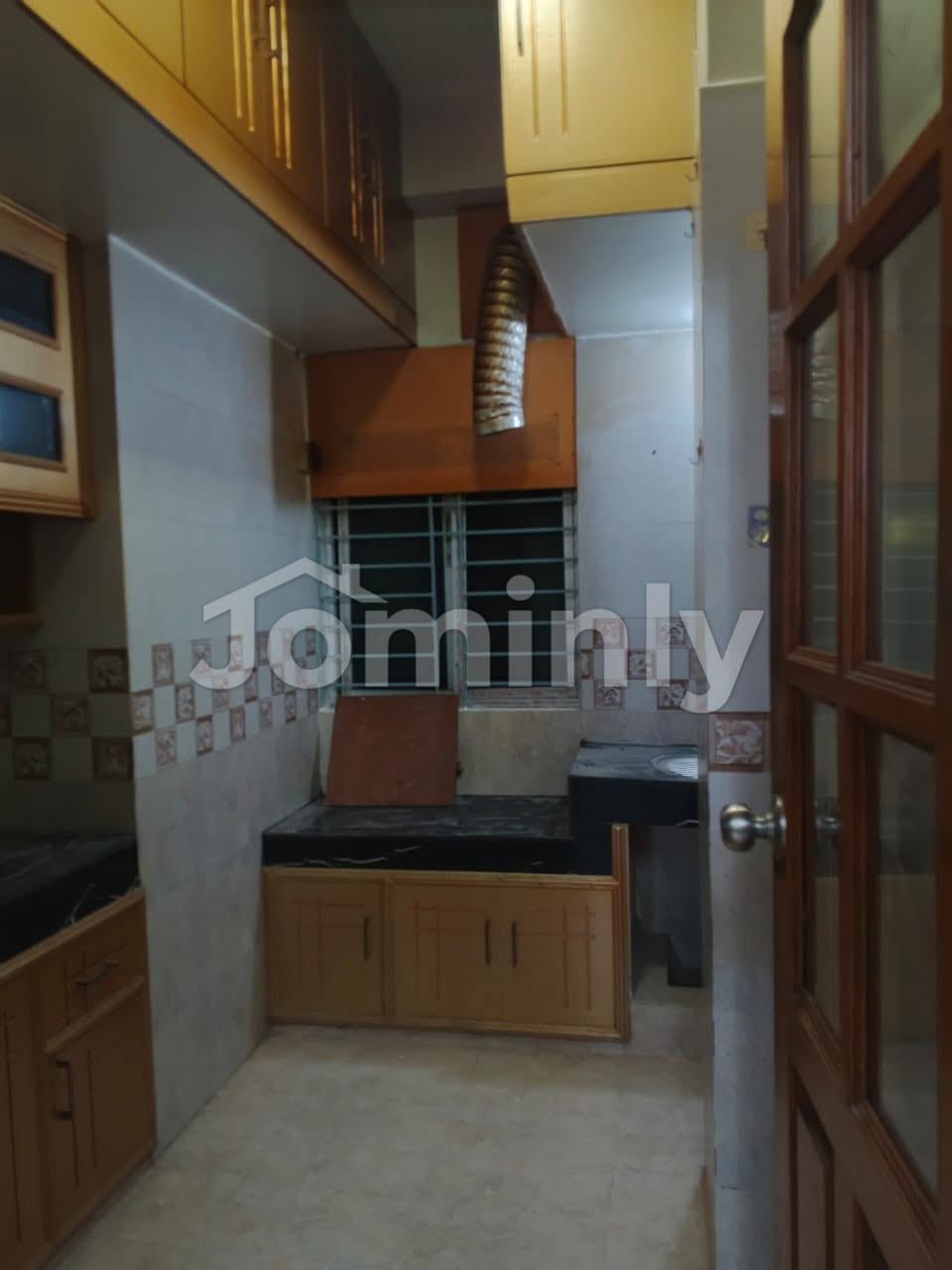1620 Sqft North-Facing Used Flat for Sale | 4th Floor | Central Masjid & Market, Chondrima Model Town | 3 Beds & 3 Baths