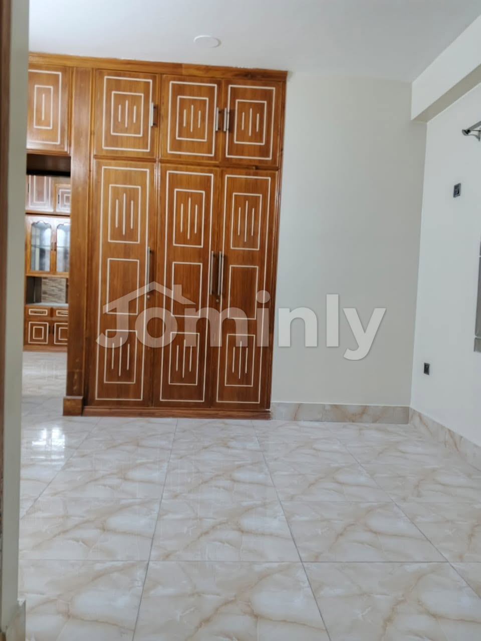 1620 Sqft North-Facing Used Flat for Sale | 4th Floor | Central Masjid & Market, Chondrima Model Town | 3 Beds & 3 Baths - 2