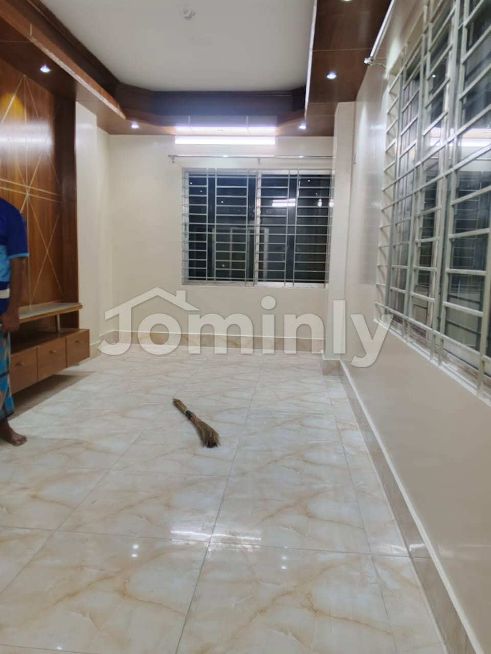 1620 Sqft North-Facing Used Flat for Sale | 4th Floor | Central Masjid & Market, Chondrima Model Town | 3 Beds & 3 Baths - 3