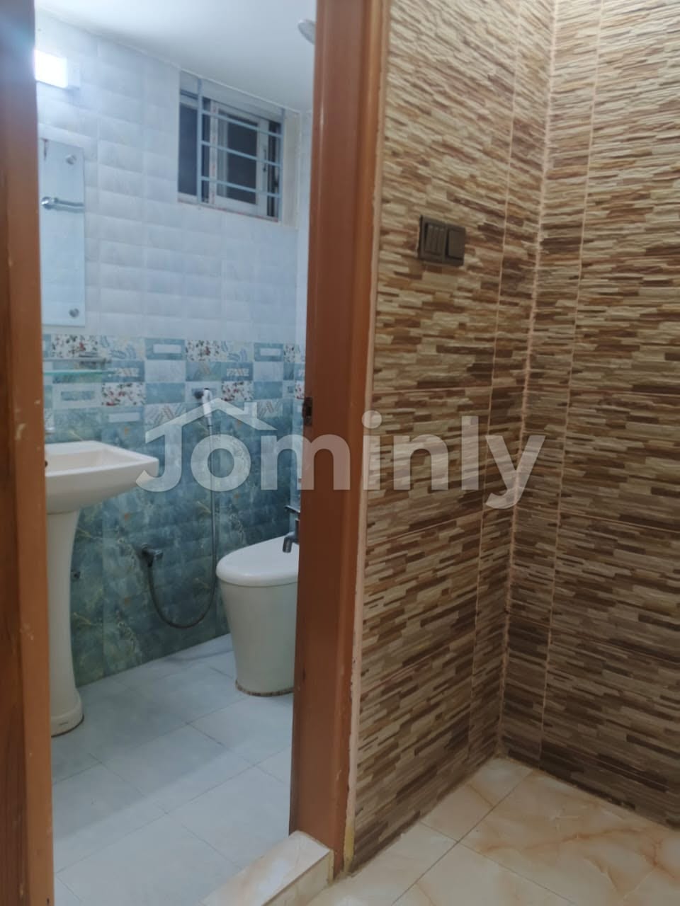 1620 Sqft North-Facing Used Flat for Sale | 4th Floor | Central Masjid & Market, Chondrima Model Town | 3 Beds & 3 Baths - 4