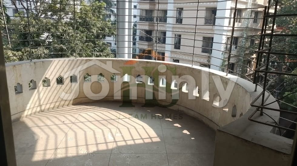 2770 SQFT Southeast-Facing Apartment for Sale | Road 6, Dhanmondi | 3rd Floor (G+6 Building) | Southeast Facing | 4 Beds, 5 Baths, 3 Balconies, Servant Room, Titas Gas & 2 Car Parkings - 2