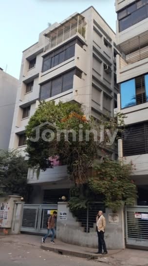 Spacious 2476 SQFT (+120 SQFT Parking) Apartment for Sale | Road 14/A, Dhanmondi | 2nd Floor (G+5 Building) | 3 Beds, 4 Baths, 3 Balconies, 2 Lifts, Generator & Dedicated Parking