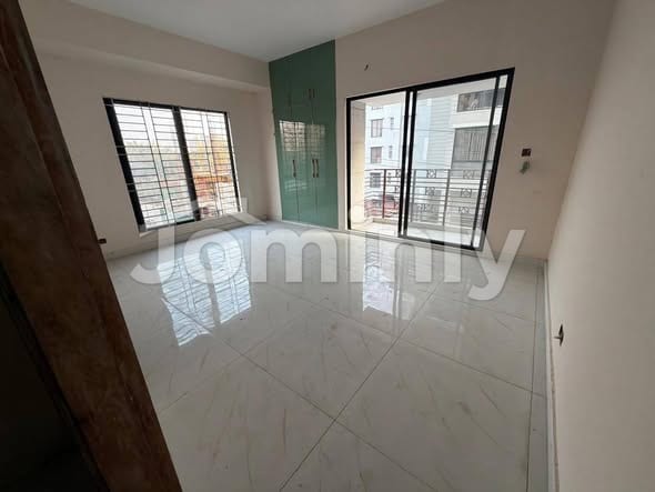 1,600 SQFT (148.64 SQM) Ready Apartment for Sale | Bashundhara Residential Area Block E | South Facing | G+7 Building - 3