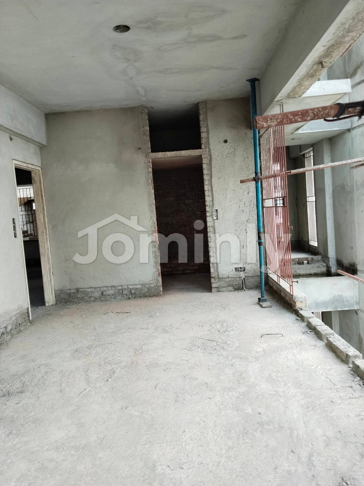 2000 SQFT South-Facing Single Unit Luxury Apartment for Sale | Block L, Bashundhara R/A | Level 6 | South Facing | 3 Beds, 4 Baths, 3 Verandas, Servant Toilet, Rooftop Garden & Dedicated Parking - 3