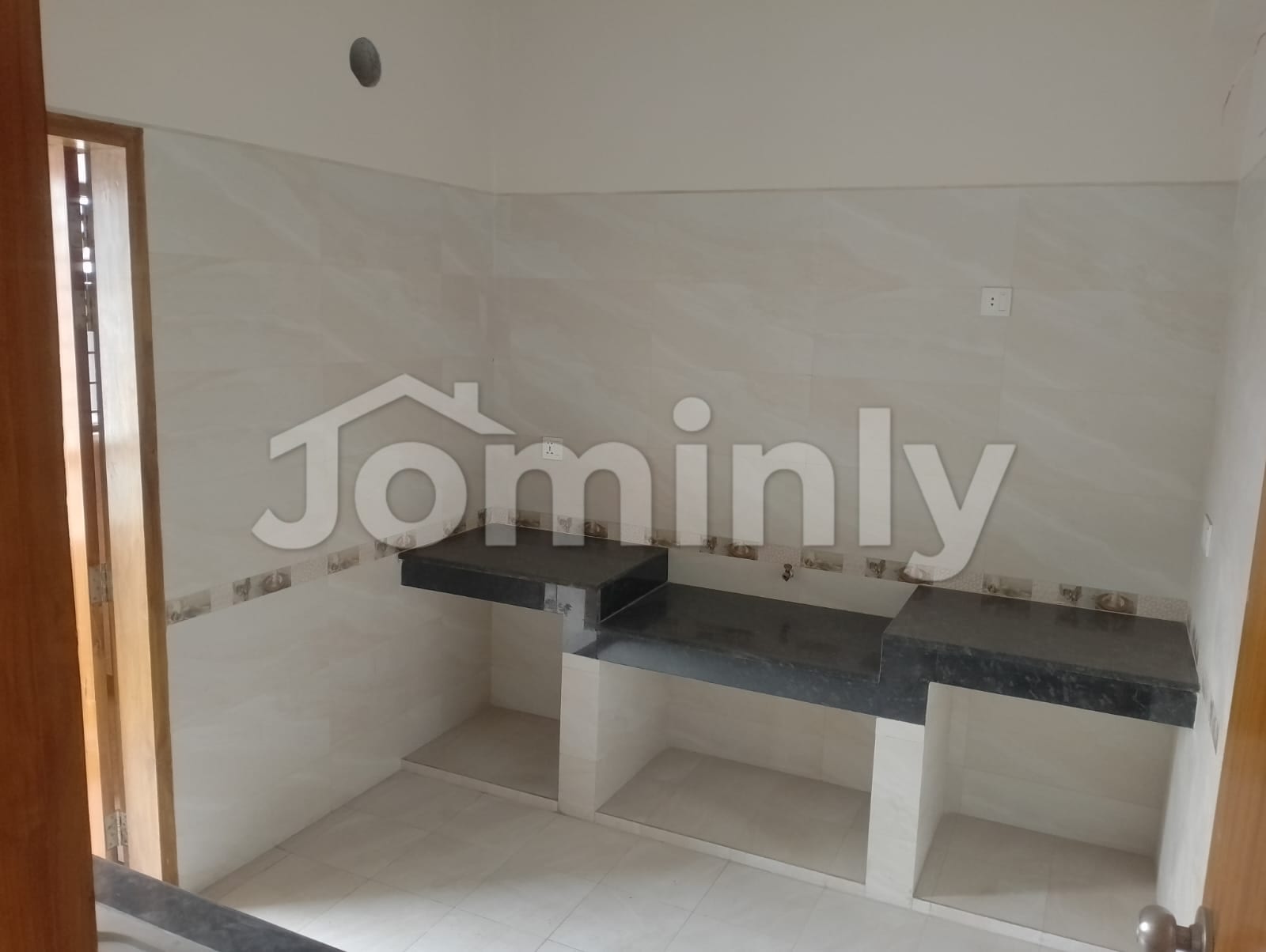 2400 Sqft Luxury 4-Bedroom Apartment for Sale in Prime Gulshan by Gemcon - 3