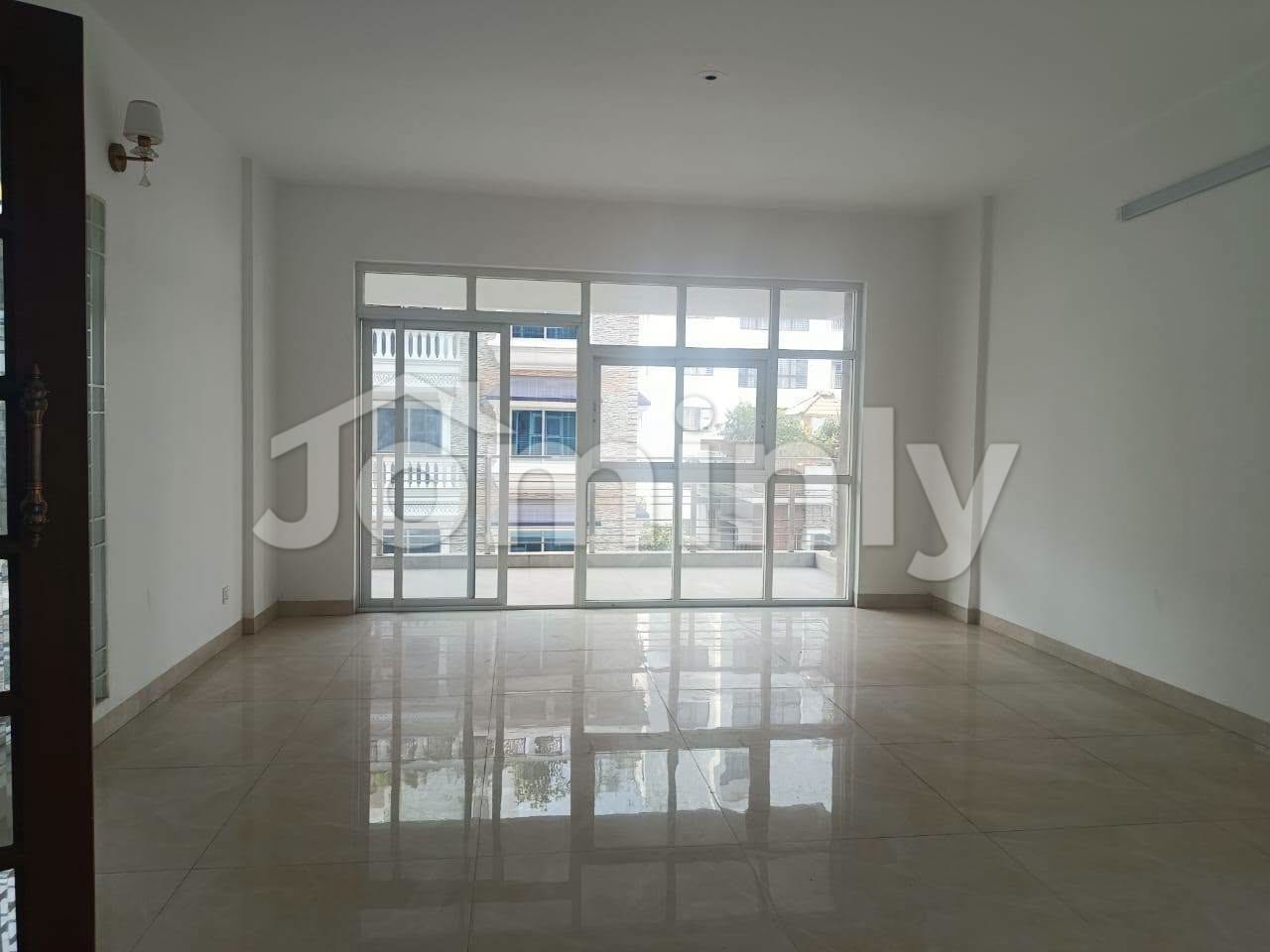4400 Sqft Spacious Commercial Office Space for Rent in Gulshan-1 - 4