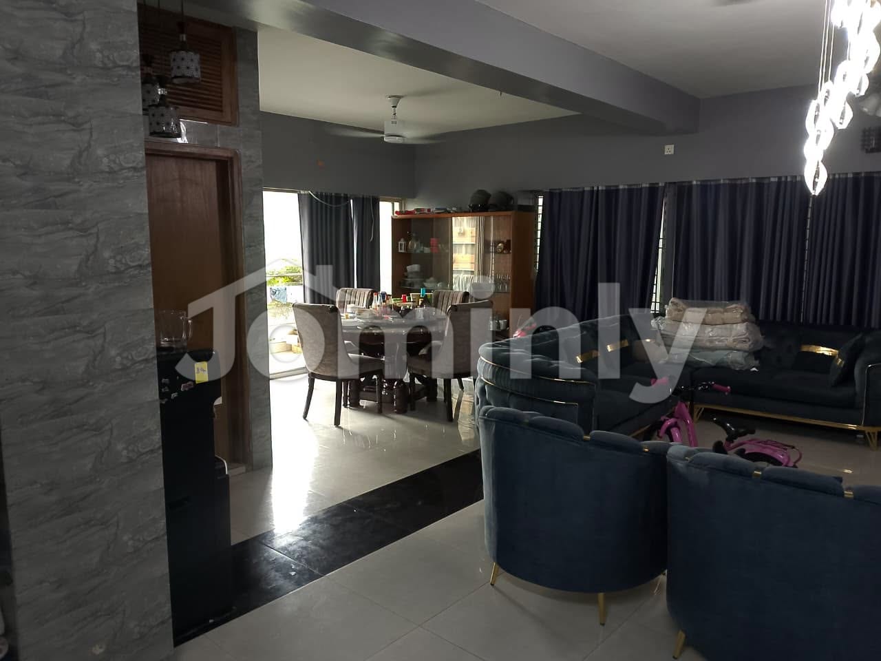 1933 SQFT Apartment for Sale | New Eskaton Road, Bangla Motor | Level 8 | West Facing Flat | 3 Beds, 4 Baths, 4 Balconies, Servant Room & Bath, 2 Lifts, Community Hall, Mosque & Dedicated Parking