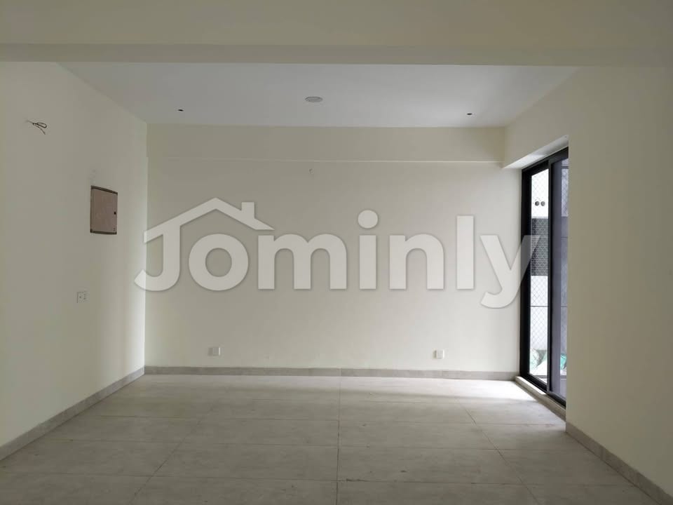 2650 SQFT South-Facing Brand New Apartment for Sale | Block L, Bashundhara R/A | 2nd Floor | South Facing  | 4 Beds, 4 Baths, 4 Balconies, Prayer Room, Meeting Room & Dedicated Parking - 3