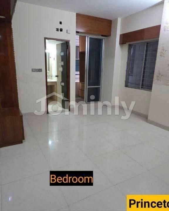 2990 SQFT 4-Bed Apartment with Titas Gas & 2 Car Parkings | Green Road, Near Comfort Hospital | 3rd Floor | 4 Beds, 5 Baths, 3 Balconies, Family Living & Titas Gas - 3