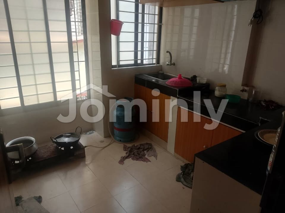 1350 Sqft South-Facing 3-Bedroom Flat with Titas Gas & Parking for Sale in Ismail Lane New Eskaton Road Banglamotor - 2
