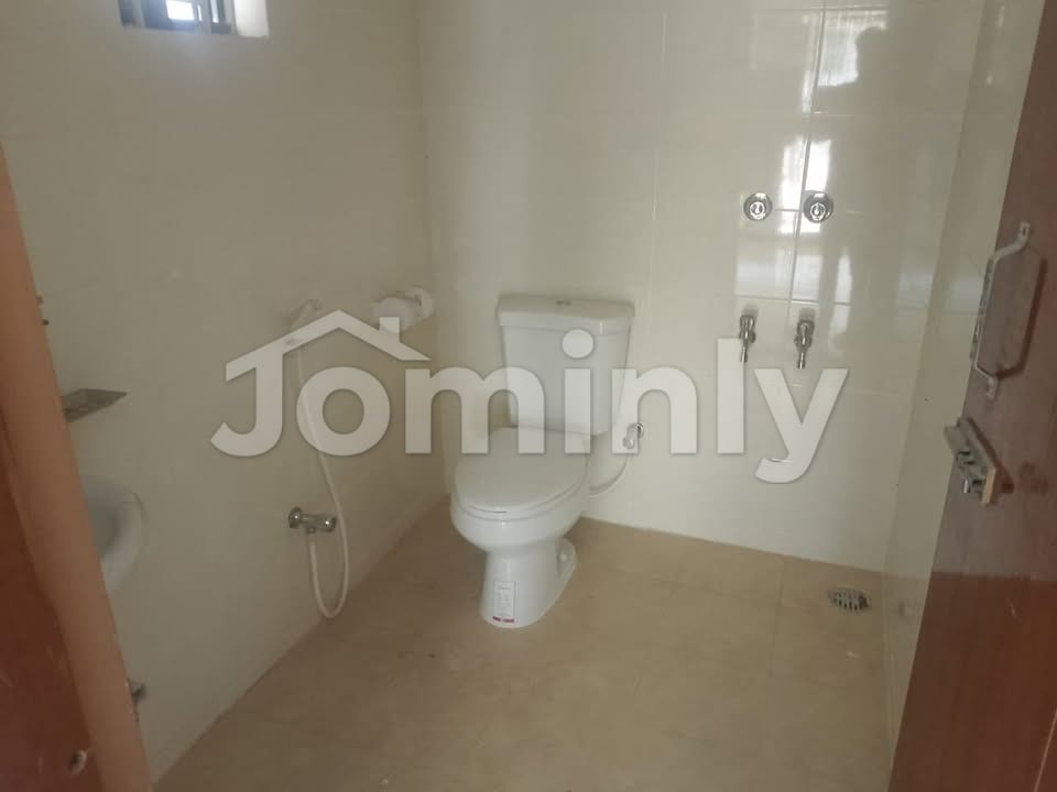 1350 Sqft South-Facing 3-Bedroom Flat with Titas Gas & Parking for Sale in Ismail Lane New Eskaton Road Banglamotor - 4