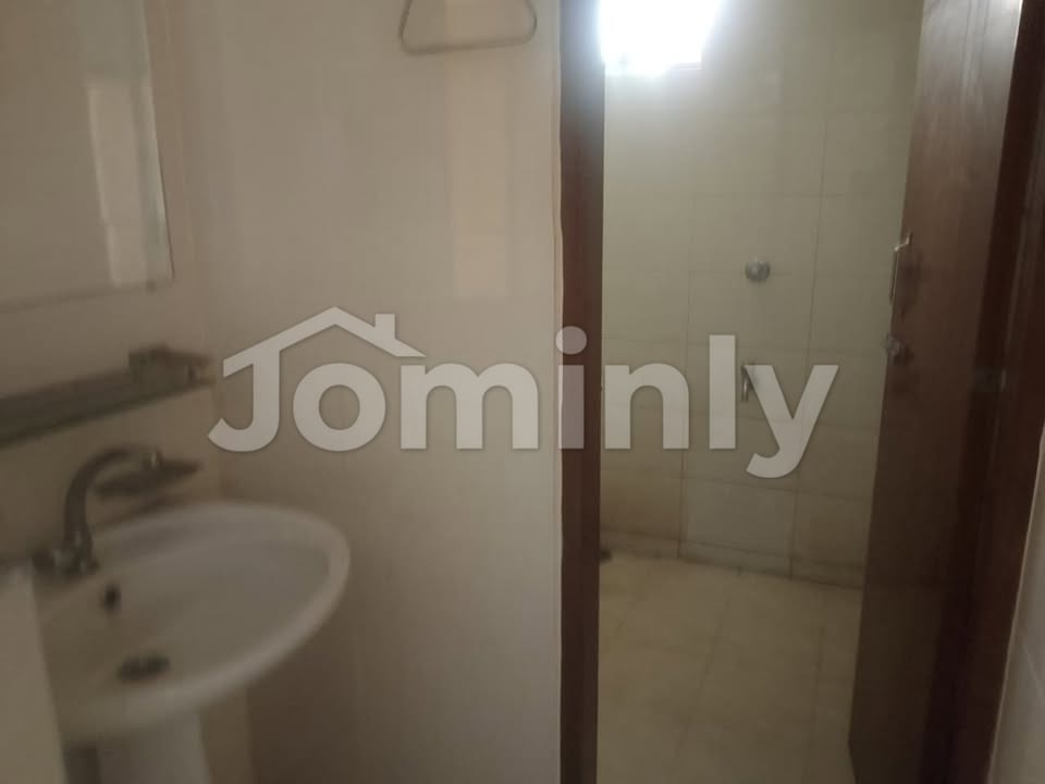 1350 Sqft South-Facing 3-Bedroom Flat with Titas Gas & Parking for Sale in Ismail Lane New Eskaton Road Banglamotor - 5