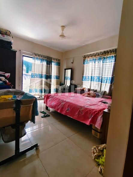 1511 Sqft South-Facing 3-Bedroom Flat with Parking & LPG Meter for Sale in Mirpur-6 Near National Housing Plot - 4