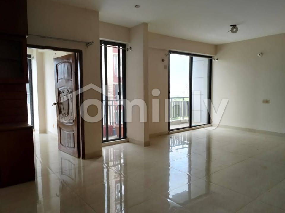 1630 Sqft South-Facing 3-Bedroom Vacant 1-Year Used Flat with Parking on 3rd Floor in Block-L Bashundhara R/A