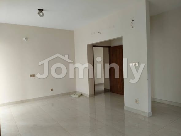1630 Sqft South-Facing 3-Bedroom Vacant 1-Year Used Flat with Parking on 3rd Floor in Block-L Bashundhara R/A - 4