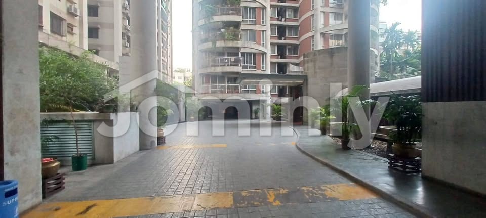 2605 SQFT 3-Bedroom South-Facing 12th Floor Ready Luxury Apartment for Sale | Shanta Garden, 50/B New Eskaton, Dhaka | 1 Car Parking - 2