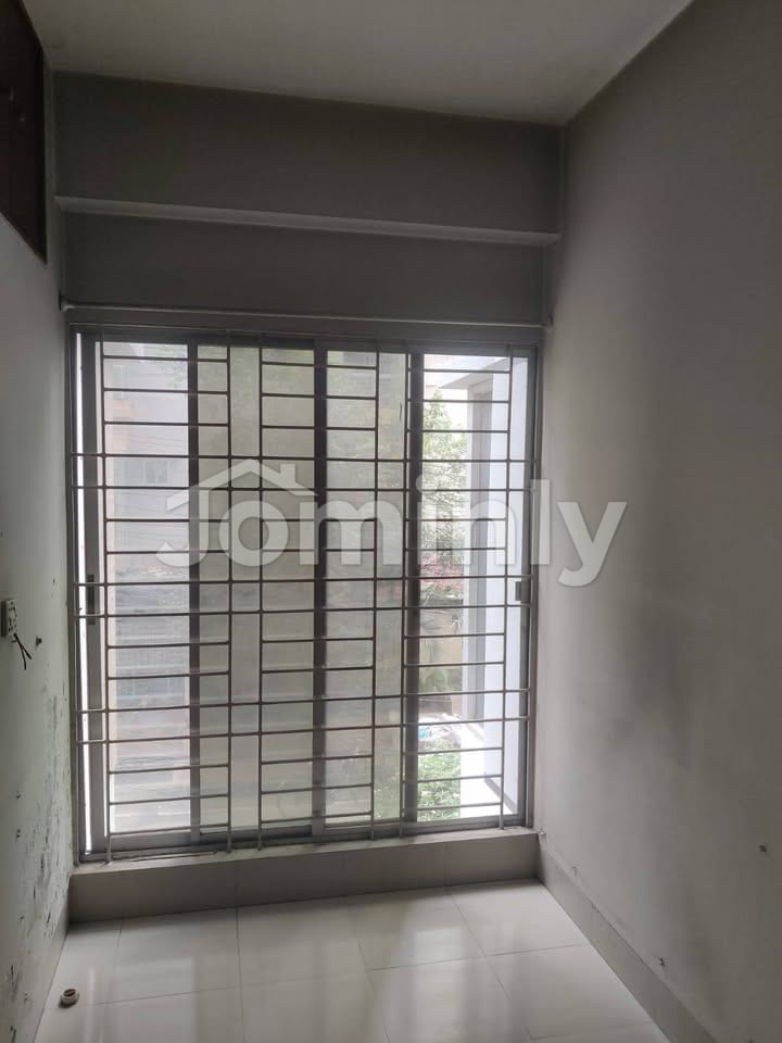 1245 SQFT 3-Bedroom Used Apartment with Titas Gas & Parking for Sale | Pallabi, Mirpur, Dhaka | Near Metro Station - 2
