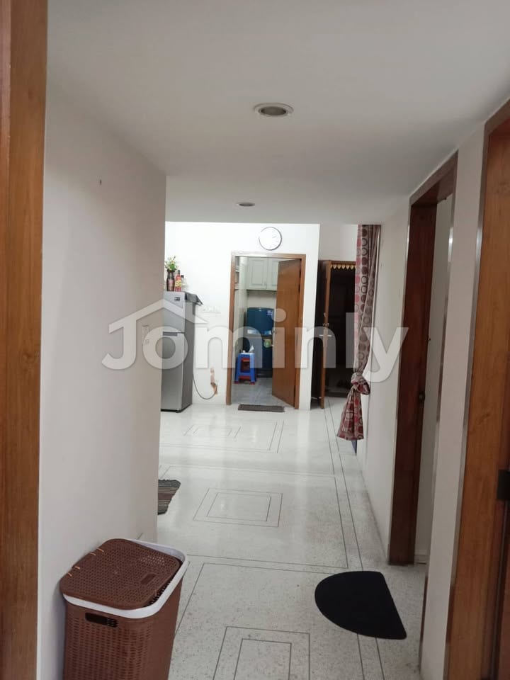1300 SQFT 3-Bedroom South-West Corner Used Apartment for Sale | Baridhara DOHS, Dhaka | 3rd Floor (3B) | Dedicated Parking & Titas Gas - 3