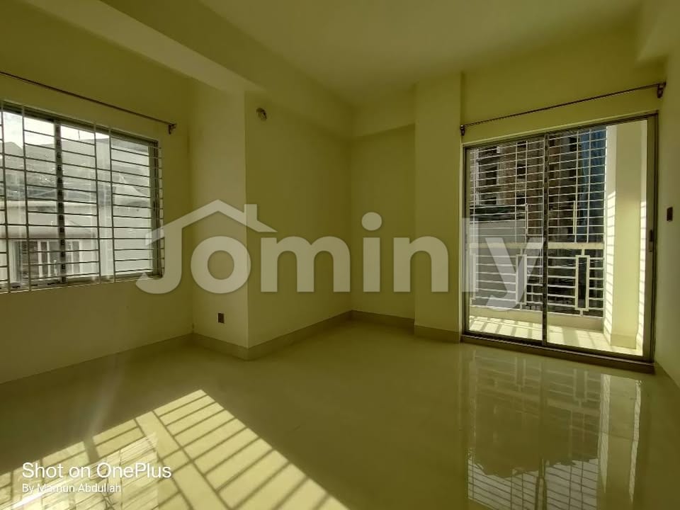 1364 Sqft 3-Bedroom Ready Flat with Parking & Bank Loan Facility 650 Meters from Gulshan-Badda Link Road - 4