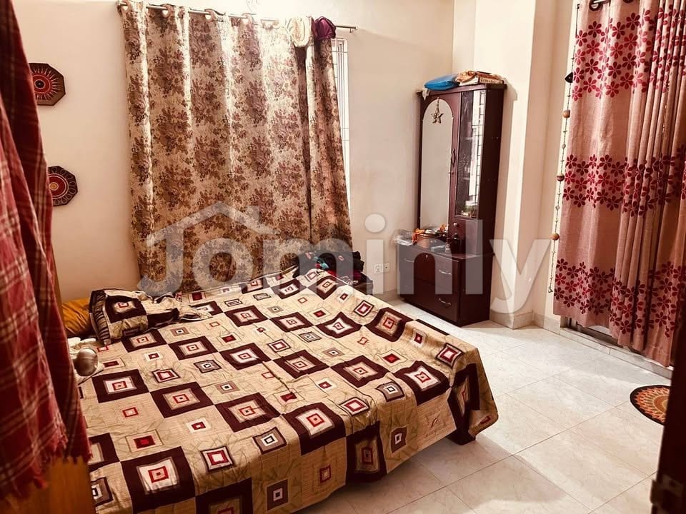 1391 Sqft 1st Floor (Unit 2A) 3-Bedroom Used Ready Flat with Parking & Full Generator Backup 1-Min Walk from Kazipara Metro Station - 2