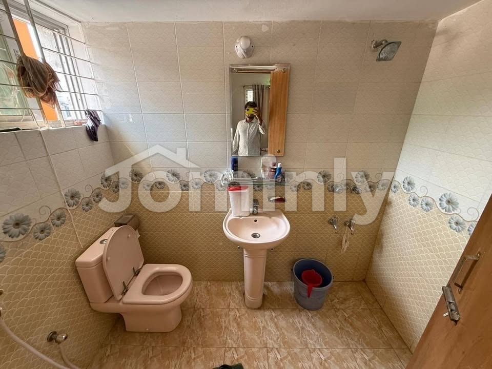 1391 Sqft 1st Floor (Unit 2A) 3-Bedroom Used Ready Flat with Parking & Full Generator Backup 1-Min Walk from Kazipara Metro Station - 5