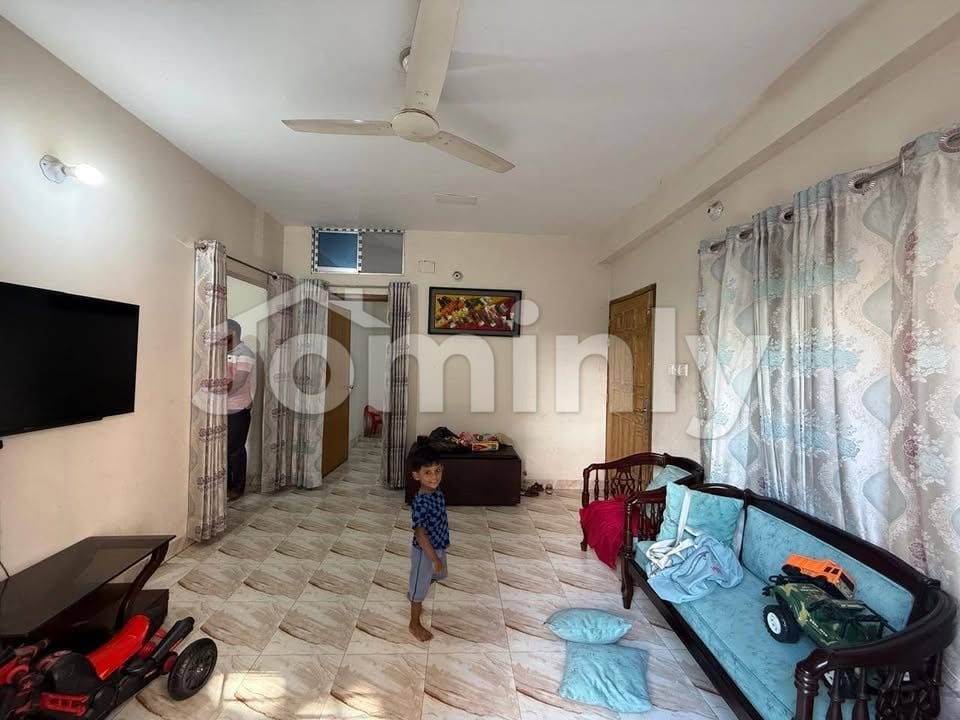 1261 Sqft 6th Floor (Unit 7C) 3-Bedroom Used Ready Flat with Parking & Full Generator Backup 1-Min Walk from Kazipara Metro Station - 3