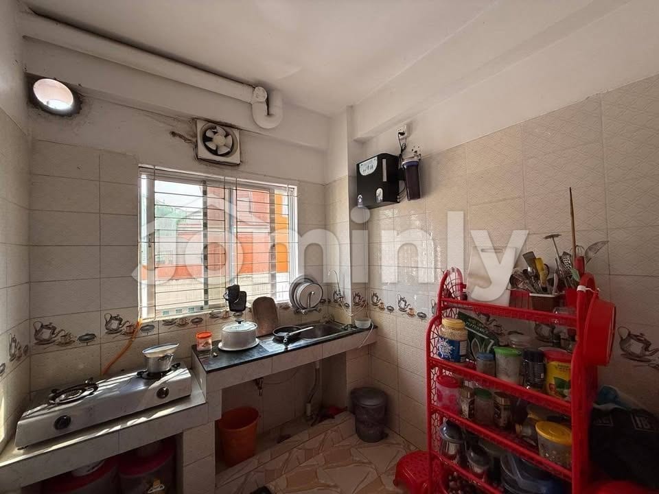1261 Sqft 6th Floor (Unit 7C) 3-Bedroom Used Ready Flat with Parking & Full Generator Backup 1-Min Walk from Kazipara Metro Station - 4