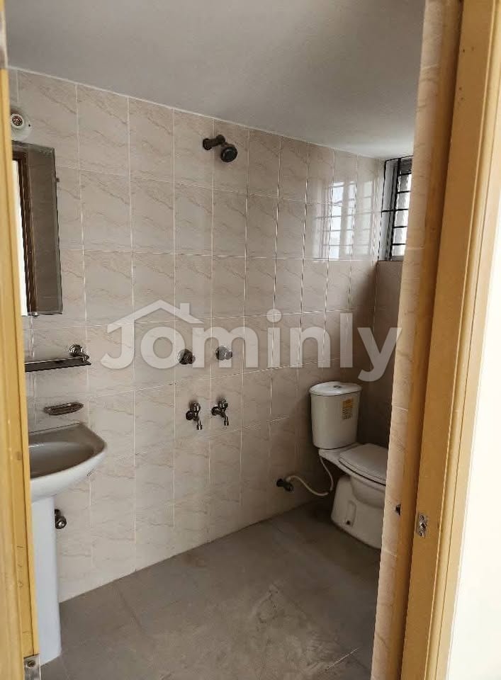 2200 Sqft 5th Floor Flat in ADL Silhouette House J Block Bashundhara R/A - 5