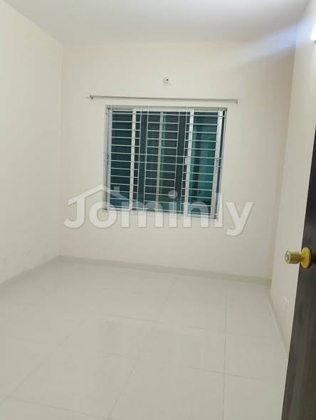 1100 Sqft 5th Floor South-Facing 3-Bed Used Ready Flat with Parking in Sector-11 Road-18 Uttara - 4