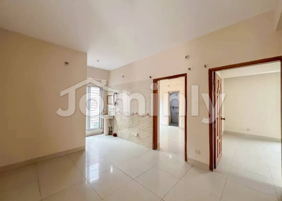 1750 Sqft Single-Unit Flat with Titas Gas near Viqarunnisa School in Block-F Bashundhara R/A