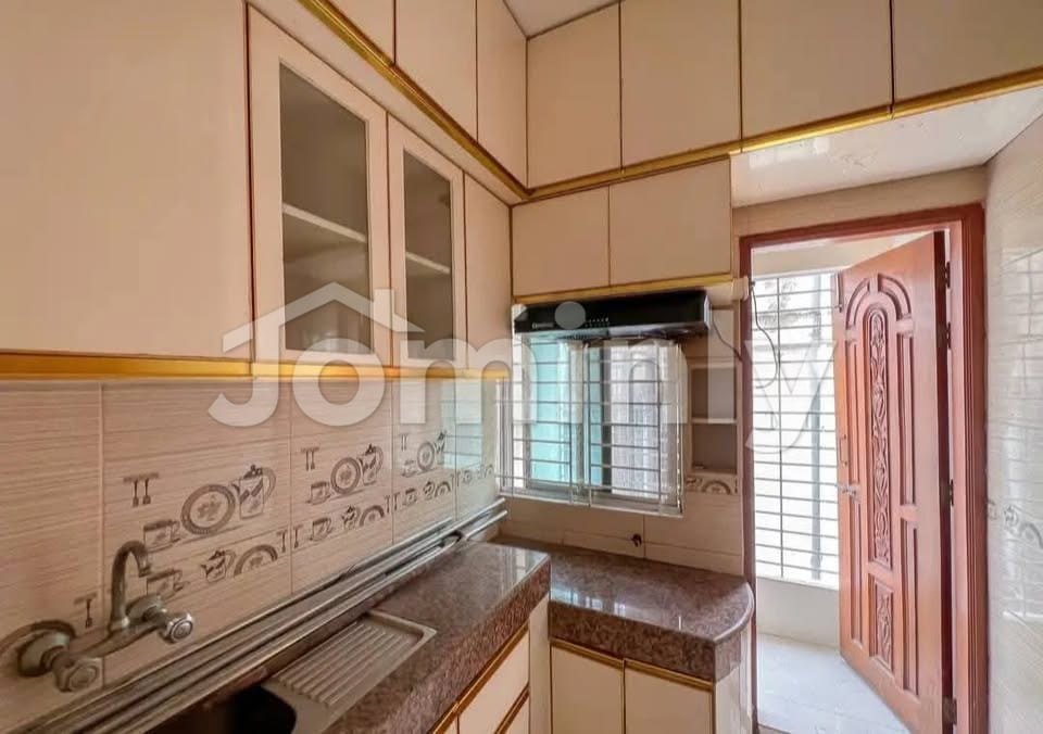 1750 Sqft Single-Unit Flat with Titas Gas near Viqarunnisa School in Block-F Bashundhara R/A - 3