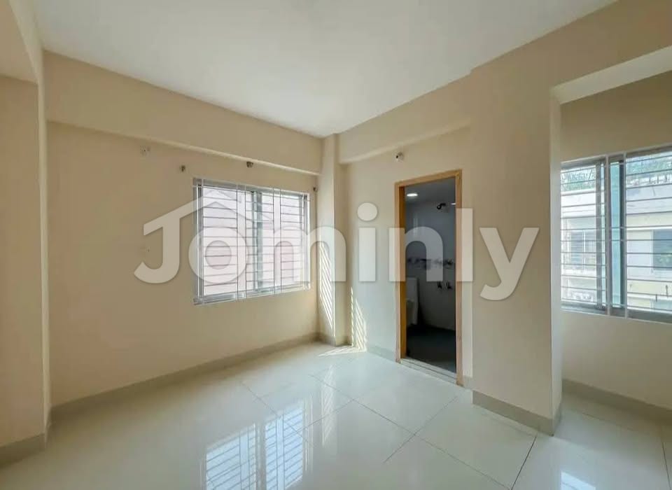 1750 Sqft Single-Unit Flat with Titas Gas near Viqarunnisa School in Block-F Bashundhara R/A - 5