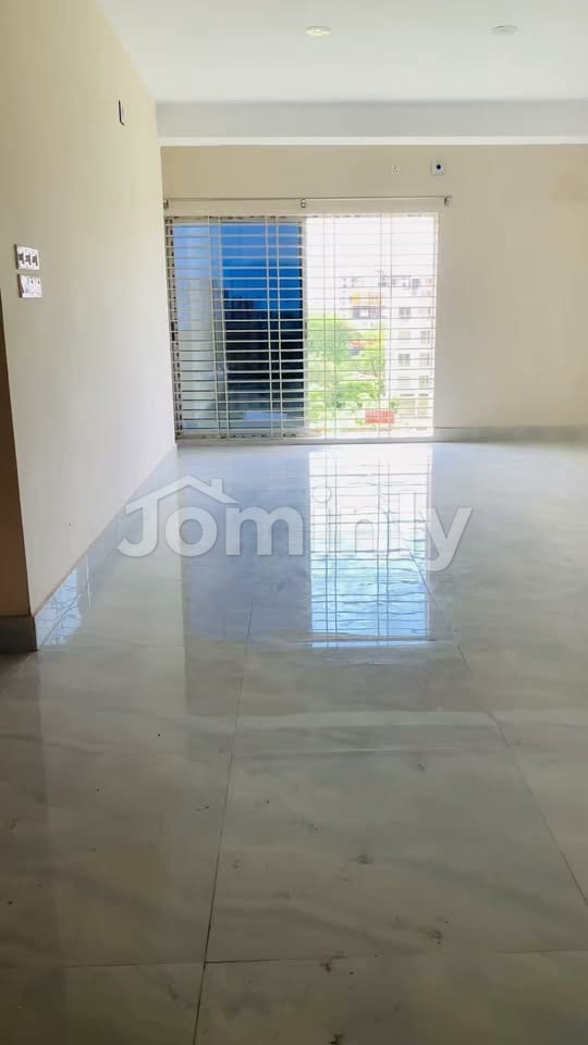 2200 Sqft 4th Floor 3-Bed Ready Flat with Car Parking in Main Location Block-B Bashundhara Riverview