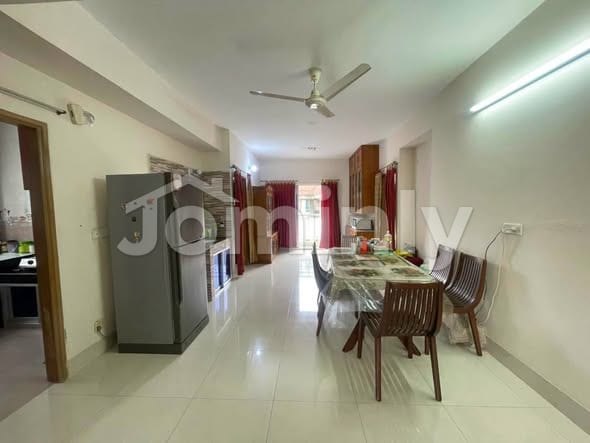 Used 1610 SQFT South Facing Single Unit Apartment for Sale in Block G, Bashundhara R/A, Dhaka - 3