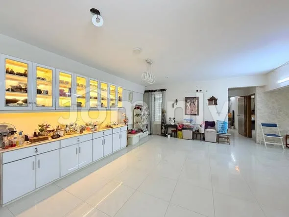 2556 Sqft South-East Corner Luxury Used Apartment for Sale | Gulshan 1 | 6th Floor, Crown Property Built - 2