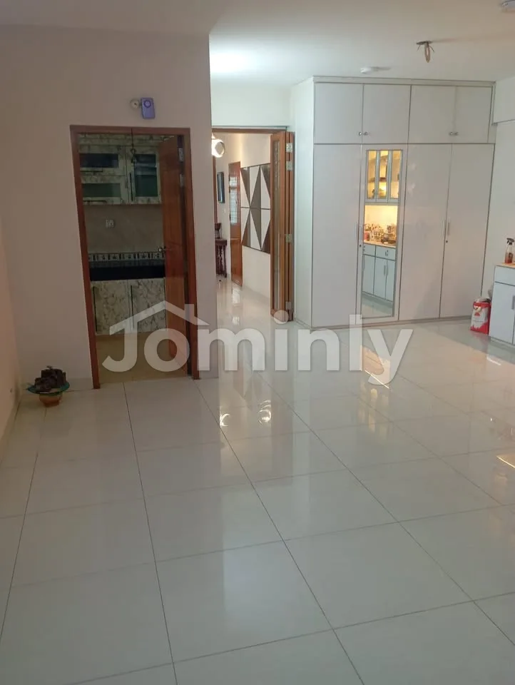 2556 Sqft South-East Corner Luxury Used Apartment for Sale | Gulshan 1 | 6th Floor, Crown Property Built - 3