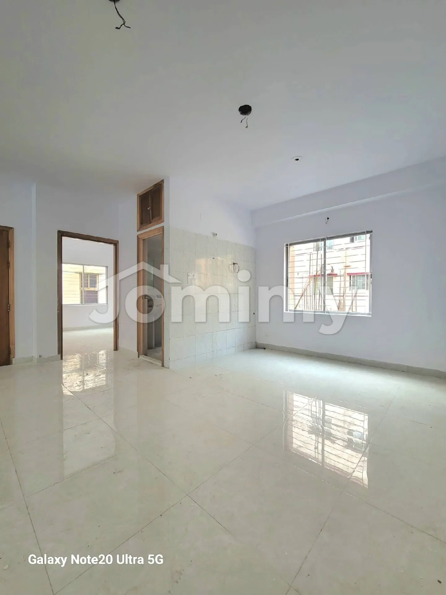 1800 SQFT Single-Unit 3-Bedroom 4th Floor Used Flat for Sale | Sector 11, Uttara, Dhaka | Titas Gas & Parking - 3