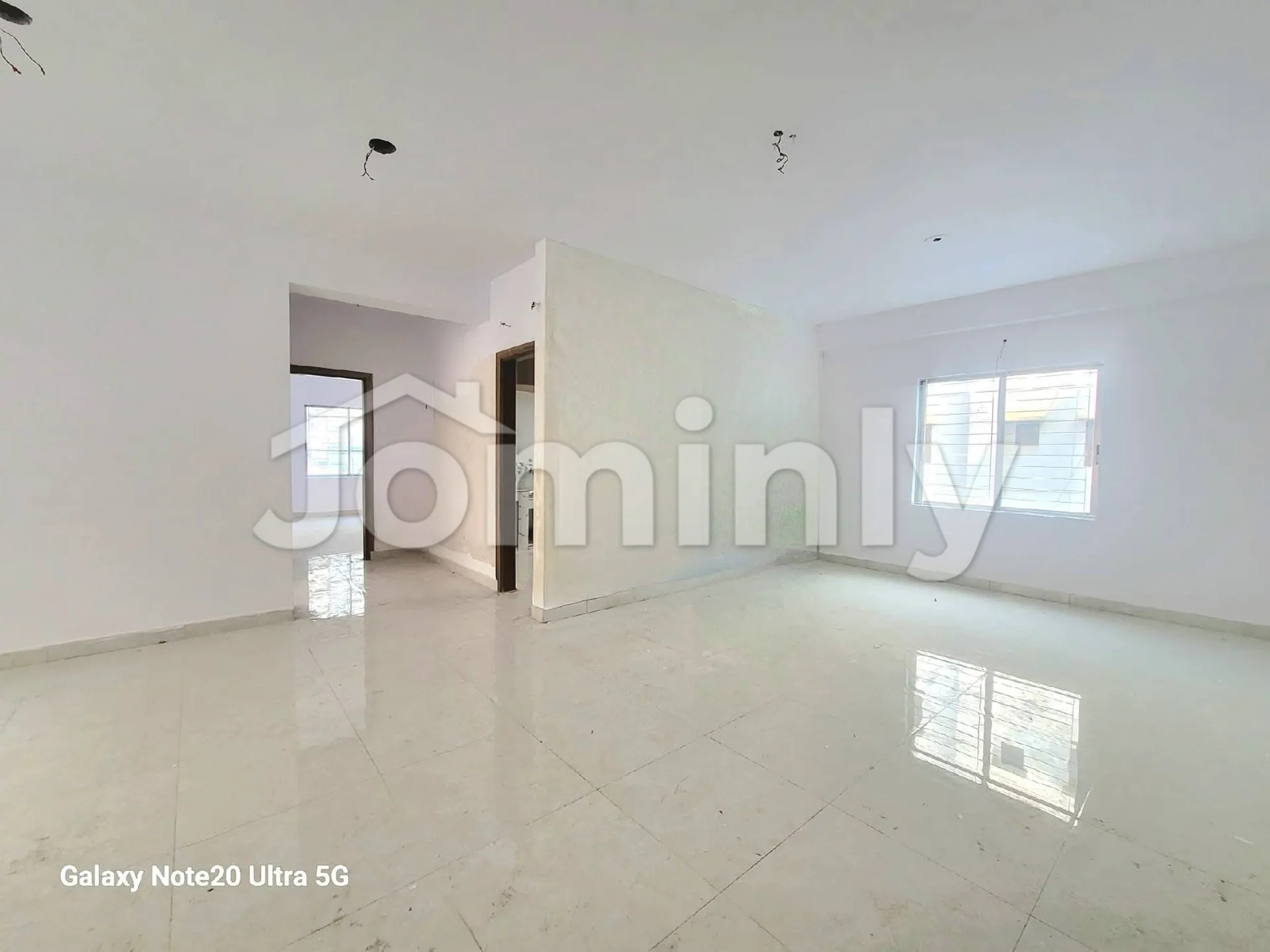 1800 SQFT Single-Unit 3-Bedroom 4th Floor Used Flat for Sale | Sector 11, Uttara, Dhaka | Titas Gas & Parking - 4