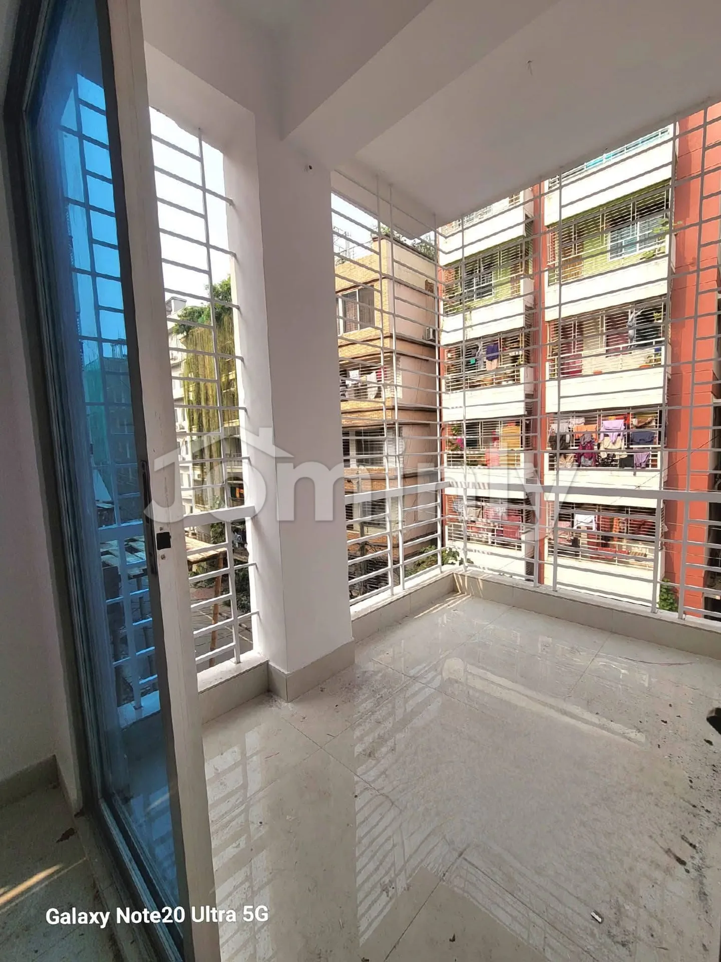 1800 SQFT Single-Unit 3-Bedroom 4th Floor Used Flat for Sale | Sector 11, Uttara, Dhaka | Titas Gas & Parking - 5