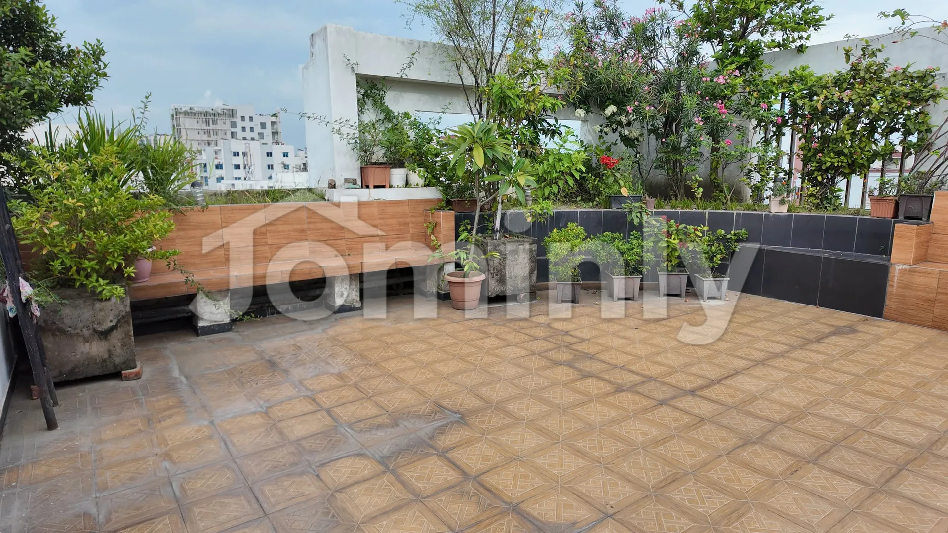 2200 SQFT 3-Bedroom Top-Floor (8th Floor) Used Apartment for Sale | Block B, Lalmatia, Dhaka - 3