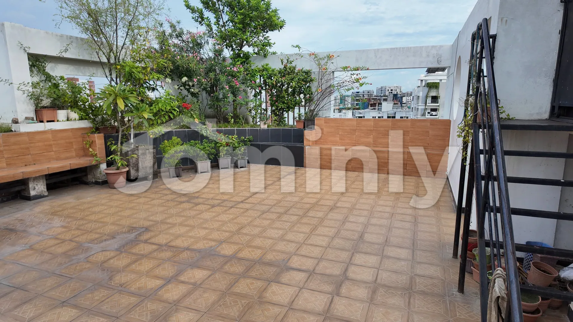 2200 SQFT 3-Bedroom Top-Floor (8th Floor) Used Apartment for Sale | Block B, Lalmatia, Dhaka - 4